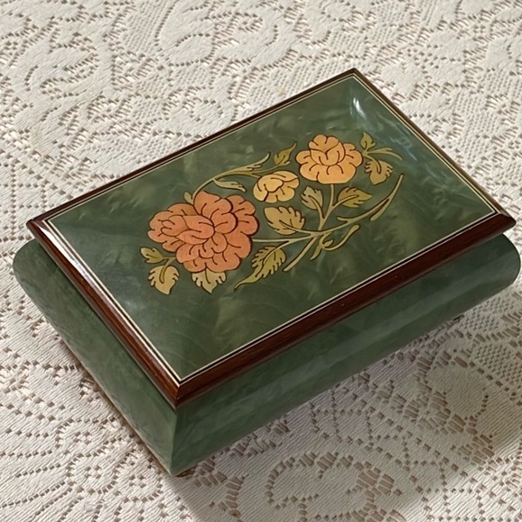 Vintage Inlaid Wood Floral Green Musical Jewelry Box Romance Swiss Italian Made - Picture 1 of 5